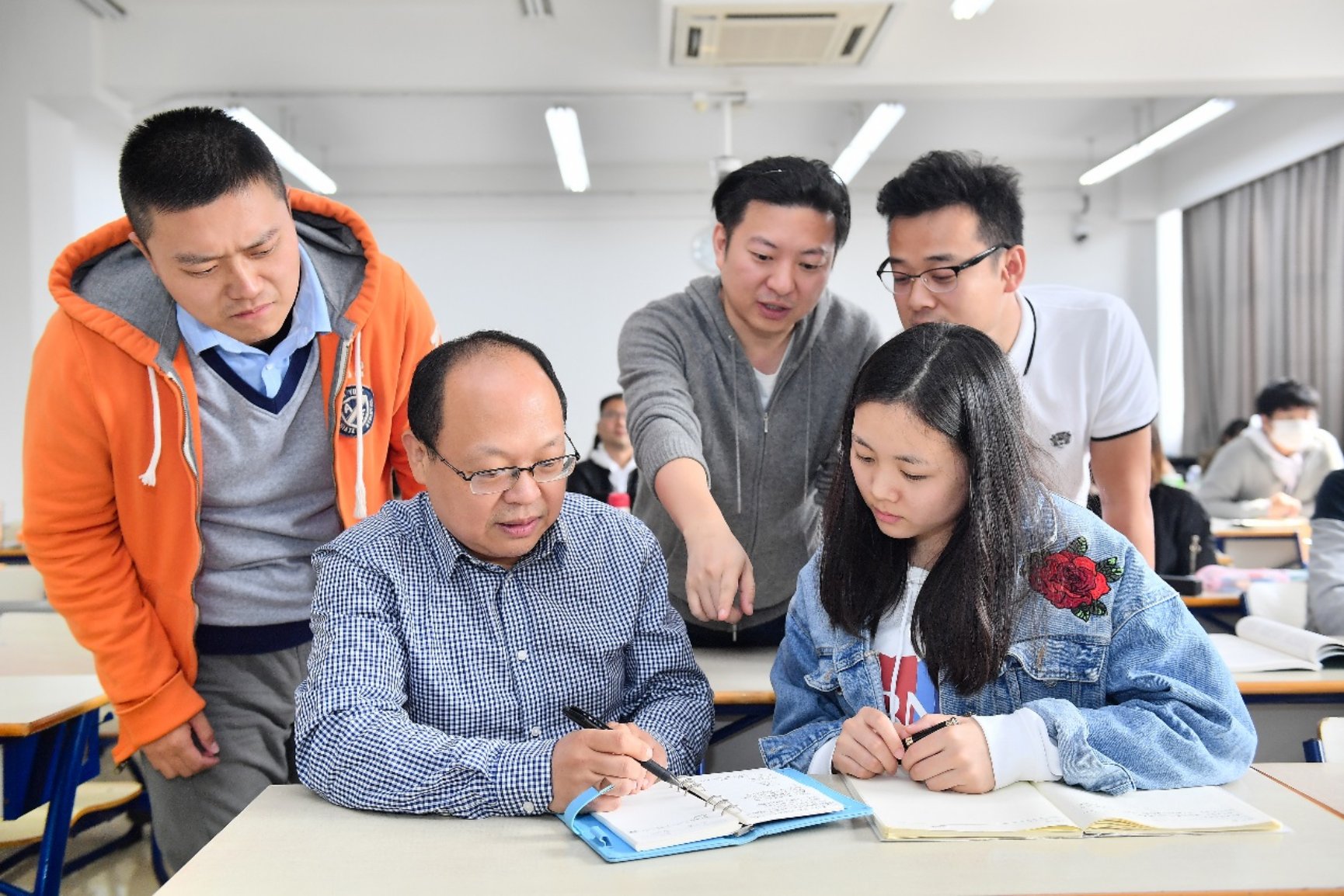 D:\课题申报研究与评奖\北京市教学名师\北京市教学名师\崔学刚申报材料\崔学刚-最终申报材料\崔学刚-最终申报材料\纽约国际588888线路检测中心-崔学刚-照片2.jpg